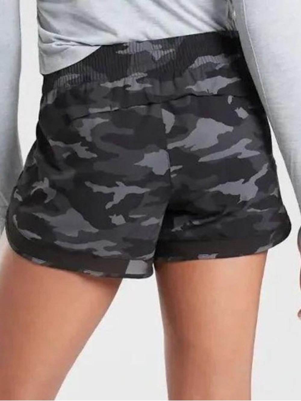 Athleta Mesh Racer Run 4" Shorts Black Gray Camo | Size Medium | Like New